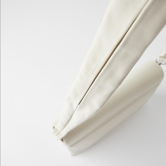 Minimalist leather crossbody bag - Picture 8 of 12